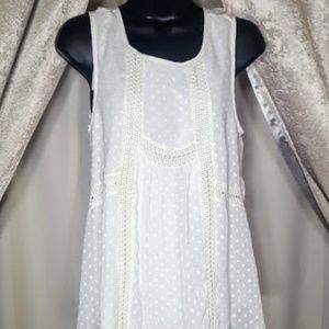 Daniel Rainn White Flowy dot top sz Small S